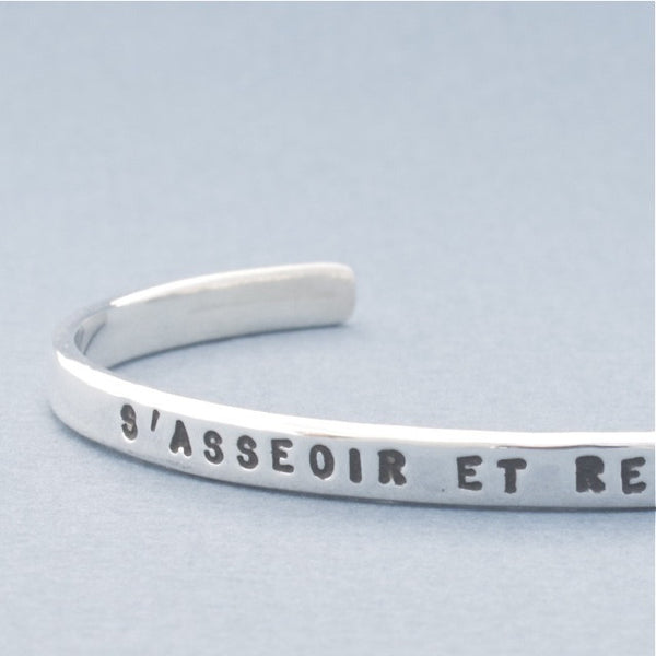 s'asseoir bracelet ouvert petit - Portobello Lane